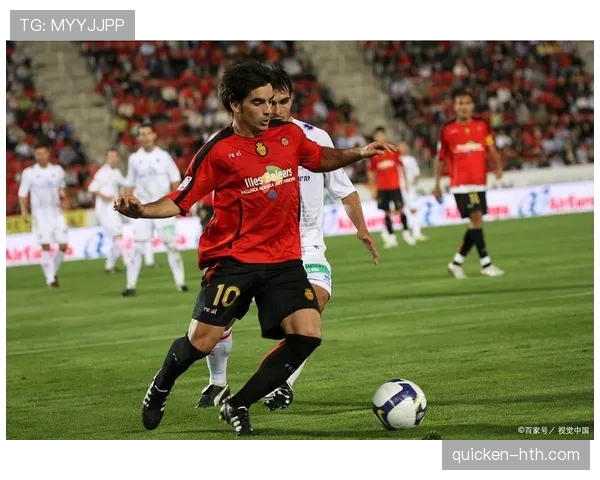 阿库尼亚在比赛中凭借速度优势发挥出色，助力球队取得重要胜利