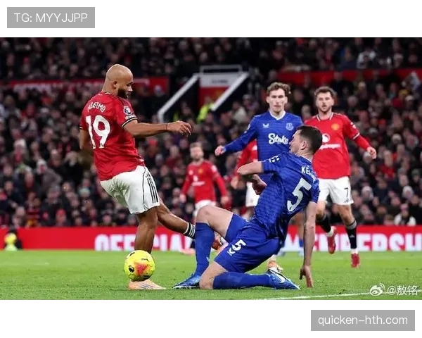 曼联“从边路到中路”的空间利用缺失:进攻转换效率与战术多样性受到影响 曼联“从边路到中路”的空间利用缺失:进攻转换效率与战术多样性受到影响